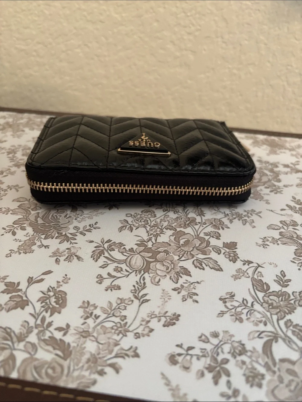 Guess Chevron Quilted Compact Black Leather Wallet Clutch for Bag Like New